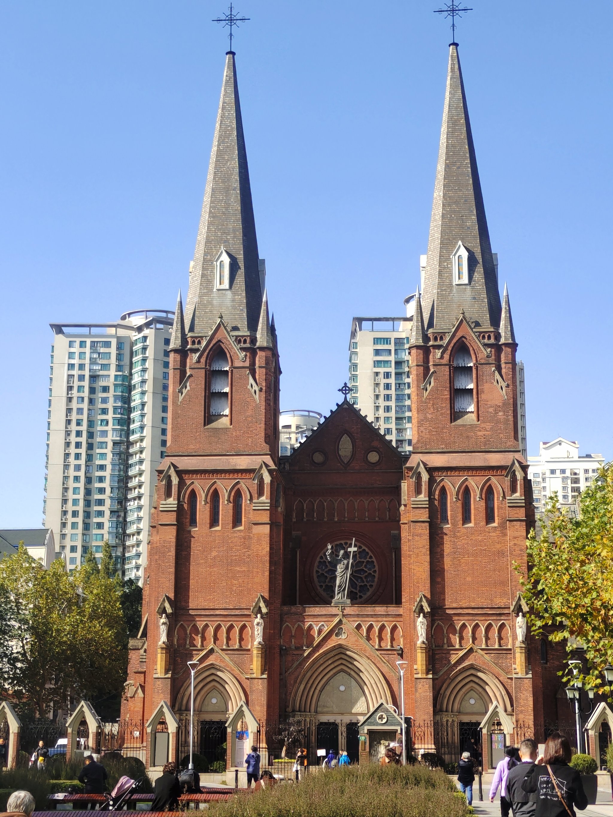 《1.2米机柜:小空间,大智慧,数据中心的高效秘密武器》